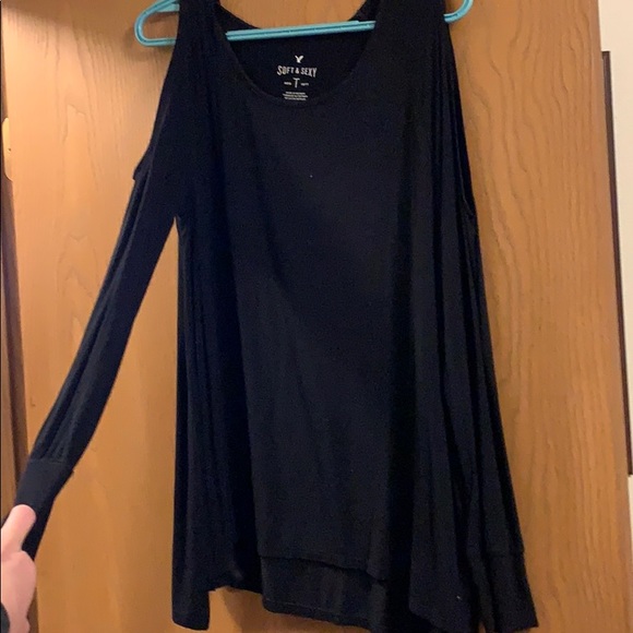 Black keyhole shoulder flowy top - Picture 1 of 1